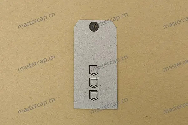 MHT033 700 gsm recycled-paper hangtag with double-sided printing and a plastic loop-lock pin
