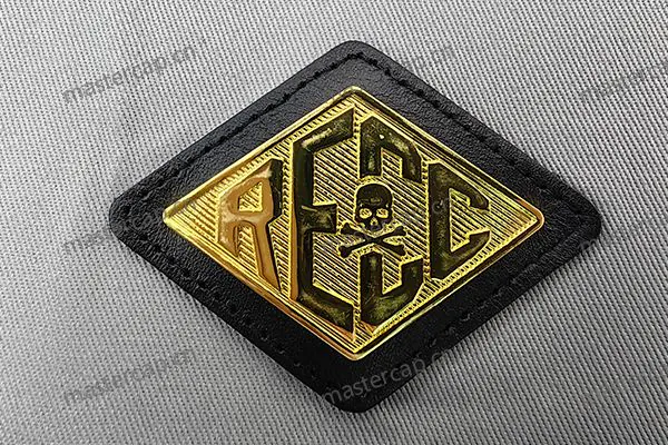 MB002 Imitation-gold-plated metal patch with leather backing